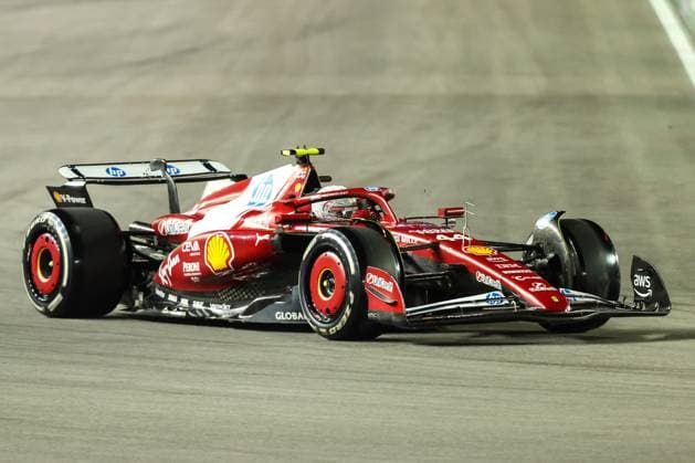 November 22, 2025: Scuderia Ferrari HP, Ferrari driver Lewis Hamilton (44) drives through turn one during the Formula One Heineken Las Vegas Grand Prix 2025 on the Las Vegas Street Circuit in Las Vegas, NV. CSM. Las Vegas United States of America - ZUMAc04_ 20251122_zma_c04_537 Copyright: xChristopherxTrimx