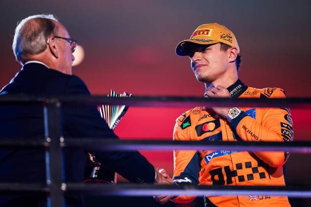 F1 - LAS VEGAS GRAND PRIX 2025 NORRIS Lando (gbr), McLaren F1 Team MCL39, portrait podium celebration during the 2025 Formula 1 Las Vegas Grand Prix, 22th round of the 2025 FIA Formula One World Championship, WM, Weltmeisterschaft from November 21 to 23, 2025 on the Las Vegas Strip Circuit, in Paradise, Nevada, United States of America - ParadiseUnited States  Copyright: xEricxAlonsox