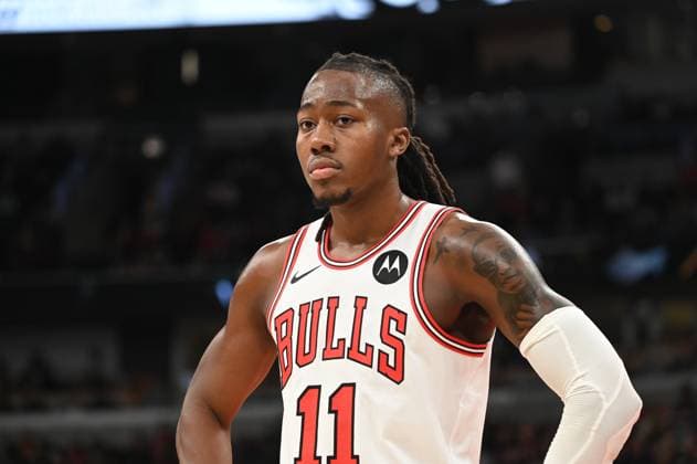 Chicago Bulls v Washington Wizards - NBA, Basketball Herren, USA CHICAGO, UNITED STATES - NOVEMBER 22: Ayo Dosunmu (11) of Chicago Bulls is seen during NBA basketball game between Chicago Bulls and Washington Wizards at the United Center in Chicago, United States on November 22, 2025. Jacek Boczarski Anadolu Chicago United States. Editorial use only. Please get in touch for any other usage.  Copyright: x2025xAnadoluxJacekxBoczarskix