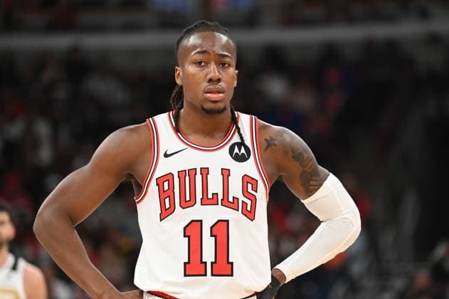 Chicago Bulls v Washington Wizards - NBA, Basketball Herren, USA CHICAGO,ILLINOIS - NOVEMBER 22 : Chicago Bulls guard Ayo Dosunmu (11) looks toward the court during NBA basketball game between Chicago Bulls and Washington Wizards at the United Center in Chicago, United States on November 22, 2025. Jacek Boczarski Anadolu Chicago United States. Editorial use only. Please get in touch for any other usage.  Copyright: x2025xAnadoluxJacekxBoczarskix