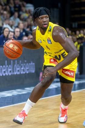 Oldenburg, Niedersachsen, DEU, 22.11.2025, Brian Fobbs (EWE Baskets Oldenburg). EWE Baskets Oldenburg vs. BMA365 Bamberg Baskets. 1. Basketball-Bundesliga Saison 2025 2026, 8. Spieltag, Grosse EWE Arena. EWE Baskets Oldenburg vs. BMA365 Bamberg Baskets