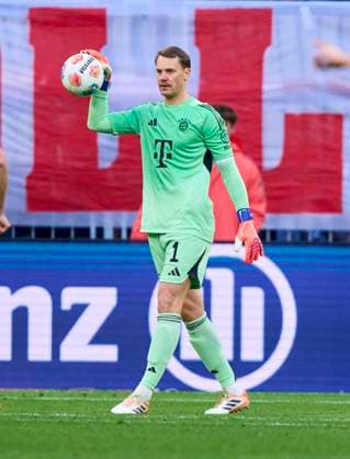 Manuel Neuer, goalkeeper of FC Bayern München in the match FC BAYERN MÜNCHEN - SC FREIBURG 6-2 on November 22, 2025 at Allianz Arena München, Germany. Season 2026 2026, 1.Bundesliga, FCB, matchday 11,