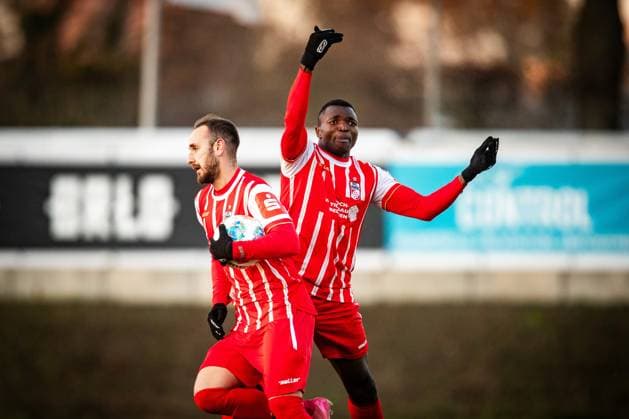 Berlin , 221125 , Fussball Regionalliga Nordost FC Hertha 03 Zehlendorf - FC Rot Weiß Erfurt im Bild: Obed Ugondu (Erfurt) jubelt über das Tor zum 1:1