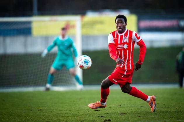 Berlin , 221125 , Fussball Regionalliga Nordost FC Hertha 03 Zehlendorf - FC Rot Weiß Erfurt im Bild: Benjika Caciel (Erfurt)
