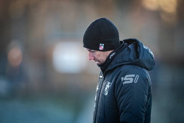 Berlin , 221125 , Fussball Regionalliga Nordost FC Hertha 03 Zehlendorf - FC Rot Weiß Erfurt im Bild: Trainer Fabian Gerber (Erfurt)
