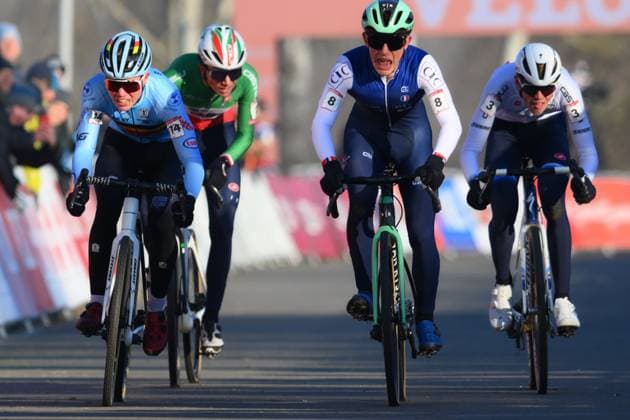 French Soren Bruyere Journard (C) celebrates as he wins, before Belgian Jari Van Lee (L) the sprint at the finish of the men junior race at the World Cup cyclocross cycling event in Tabor, Czech Republic, stage 1 (out of 12) of the UCI World Cup cyclocross competition, Sunday 23 November 2025. DAVIDxPINTENS  x143588235x