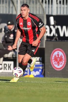 Fussball - LOTTO Hessenliga - Eintracht Frankfurt U21, U 21 - FC Gießen - 22.11.25, Debütant und Doppelpacker Lukas Sonnenwald (Eintracht), -
