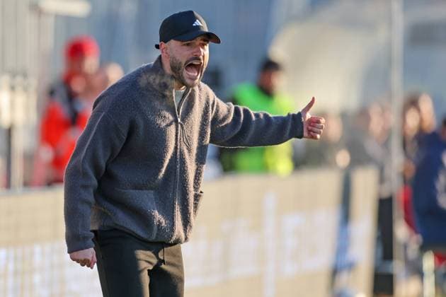 Fussball - LOTTO Hessenliga - Eintracht Frankfurt U21, U 21 - FC Gießen - 22.11.25, Trainer Dennis Schmitt (Eintracht), -