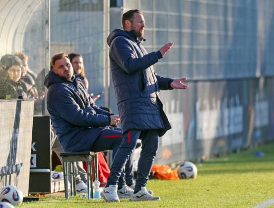 Fussball - LOTTO Hessenliga - Eintracht Frankfurt U21, U 21 - FC Gießen - 22.11.25, Trainer Michael Fink (Gießen), -