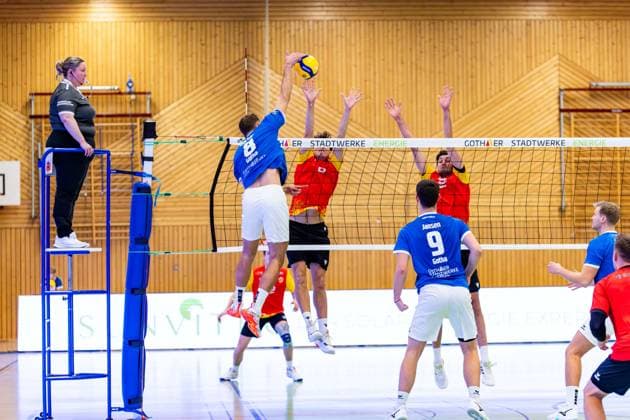 22.11.2025, GER, Volleyball, 2.BL Maenner Sued, Saison 2025 2026, Blue Volleys Gotha - Baden Volleys SSC Karlsruhe II Dominik Duchac (Blue Volleys Gotha) 99867 Gotha Sporthalle Sportanlage Ernesti Thüringen Deutschland