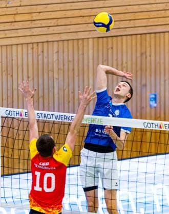 22.11.2025, GER, Volleyball, 2.BL Maenner Sued, Saison 2025 2026, Blue Volleys Gotha - Baden Volleys SSC Karlsruhe II Christoph Assmann (Blue Volleys Gotha), Simon Lieb (Baden Volleys SSC Karlsruhe II) 99867 Gotha Sporthalle Sportanlage Ernesti Thüringen Deutschland