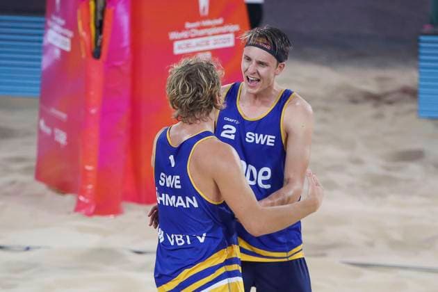 Beach volleyball, Beachvolleyball World Championship, WM, Weltmeisterschaft David Ahman and Jonatan Hellvig (SWE) celebrate victory against Jacob Hölting Nilsson and Elmer Andersson (SWE) during the Men™s Final match of the Beach Volleyball World Championships at The Drive in Adelaide, Sunday, November 23, 2025. ( NO ARCHIVING, EDITORIAL USE ONLY ADELAIDE SOUTH AUSTRALIA AUSTRALIA  Copyright: xMATTxTURNERx 20251123159565798115