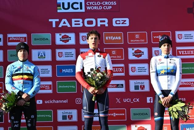 Belgian Jari Van Lee, French Soren Bruyere Journard and Italian Filippo Grigolini pictured on the podium after the men junior race at the World Cup cyclocross cycling event in Tabor, Czech Republic, stage 1 (out of 12) of the UCI World Cup cyclocross competition, Sunday 23 November 2025. DAVIDxPINTENS  x143601370x