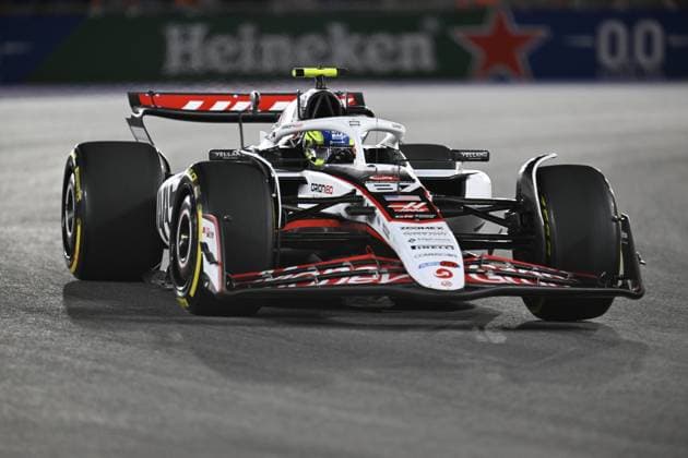 Formula 1 Grand Prix of Las Vegas 2025 - Race night LAS VEGAS, NEVADA - NOVEMBER 22: Oliver Bearman of MoneyGram Haas F1 Team (87) competes the race for championship of F1 Grand Prix of Las Vegas at Las Vegas Strip Circuit on November 22, 2025 in Las Vegas, Nevada, United States. Tayfun Coskun Anadolu Nevada United States. Editorial use only. Please get in touch for any other usage.  Copyright: x2025xAnadoluxTayfunxCoskunx