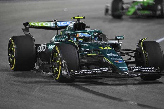 Formula 1 Grand Prix of Las Vegas 2025 - Race night LAS VEGAS, NEVADA - NOVEMBER 22: Fernando Alonso of Aston Martin Aramco F1 Team (14) competes the race for championship of F1 Grand Prix of Las Vegas at Las Vegas Strip Circuit on November 22, 2025 in Las Vegas, Nevada, United States. Tayfun Coskun Anadolu Nevada United States. Editorial use only. Please get in touch for any other usage.  Copyright: x2025xAnadoluxTayfunxCoskunx