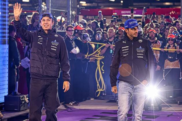 (L) Alexander Albon (THA) - Williams Racing - Williams FW47 - Mercedes (R) Carlos Sainz Jr. (ESP) - Williams Racing - Williams FW47 - Mercedes during the Sunday of the Formula 1 Heineken Las Vegas Grand Prix 2025 at Las Vegas Strip Circuit, ahead of Round 22 of 24 of the 2025 FIA Formula One World Championship, WM, Weltmeisterschaft (November 20-23, 2025). Formula 1 Heineken Las Vegas Grand Prix 2025