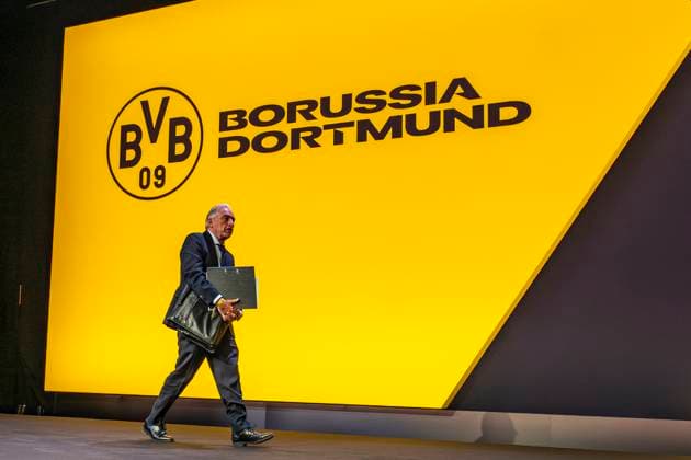 23.11.25, Mitgliederversammlung von Borussia Dortmund in den Westfalenhallen Dortmund. Präsident Dr. Reinhold Lunow betritt die Bühne. Copyright: xInderlied Kirchner-Mediax