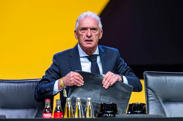 23.11.25, Mitgliederversammlung von Borussia Dortmund in den Westfalenhallen Dortmund. Präsident Dr. Reinhold Lunow betritt die Bühne. Copyright: xInderlied Kirchner-Mediax