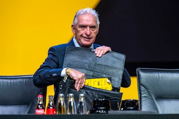 23.11.25, Mitgliederversammlung von Borussia Dortmund in den Westfalenhallen Dortmund. Präsident Dr. Reinhold Lunow betritt die Bühne. Copyright: xInderlied Kirchner-Mediax