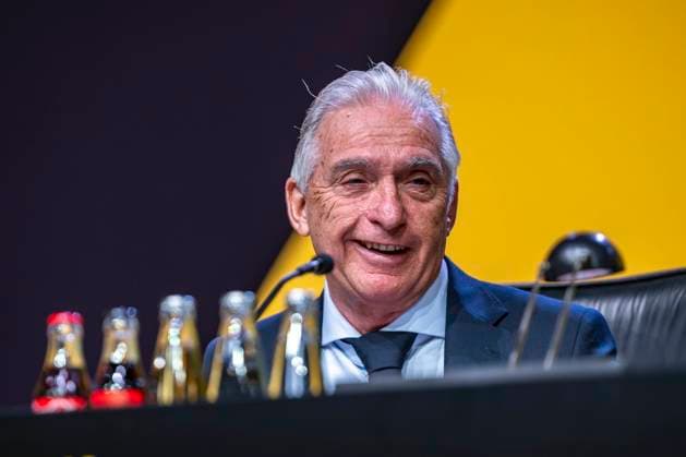 23.11.25, Mitgliederversammlung von Borussia Dortmund in den Westfalenhallen Dortmund. Präsident Dr. Reinhold Lunow betritt die Bühne. Copyright: xInderlied Kirchner-Mediax