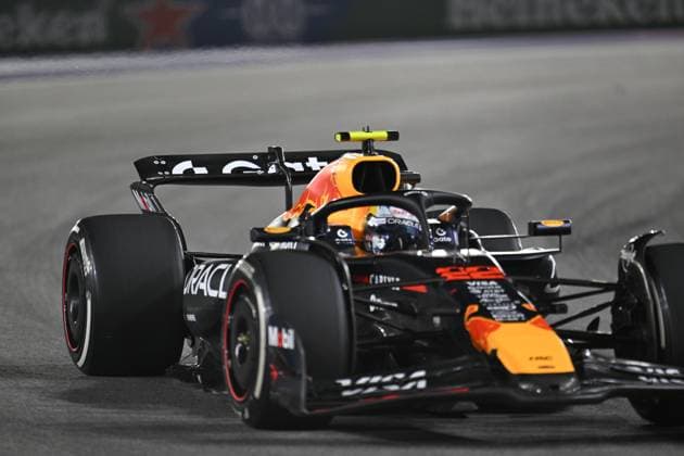 Formula 1 Grand Prix of Las Vegas 2025 - Race night LAS VEGAS, NEVADA - NOVEMBER 22: Yuki Tsunoda of Oracle Red Bull Racing (22) competes the race for championship of F1 Grand Prix of Las Vegas at Las Vegas Strip Circuit on November 22, 2025 in Las Vegas, Nevada, United States. Tayfun Coskun Anadolu Las Vegas United States. Editorial use only. Please get in touch for any other usage.  Copyright: x2025xAnadoluxTayfunxCoskunx