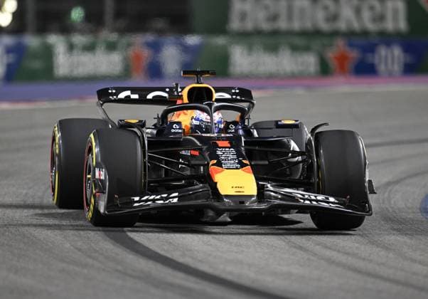 Formula 1 Grand Prix of Las Vegas 2025 - Race night LAS VEGAS, NEVADA - NOVEMBER 22: Max Verstappen of Oracle Red Bull Racing (1) competes the race for championship of F1 Grand Prix of Las Vegas at Las Vegas Strip Circuit on November 22, 2025 in Las Vegas, Nevada, United States. Tayfun Coskun Anadolu Las Vegas United States. Editorial use only. Please get in touch for any other usage.  Copyright: x2025xAnadoluxTayfunxCoskunx