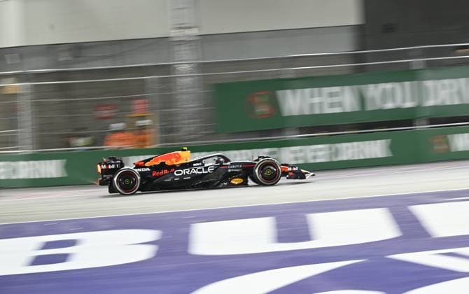 Formula 1 Grand Prix of Las Vegas 2025 - Race night LAS VEGAS, NEVADA - NOVEMBER 22: Yuki Tsunoda of Oracle Red Bull Racing (22) competes the race for championship of F1 Grand Prix of Las Vegas at Las Vegas Strip Circuit on November 22, 2025 in Las Vegas, Nevada, United States. Tayfun Coskun Anadolu Las Vegas United States. Editorial use only. Please get in touch for any other usage.  Copyright: x2025xAnadoluxTayfunxCoskunx