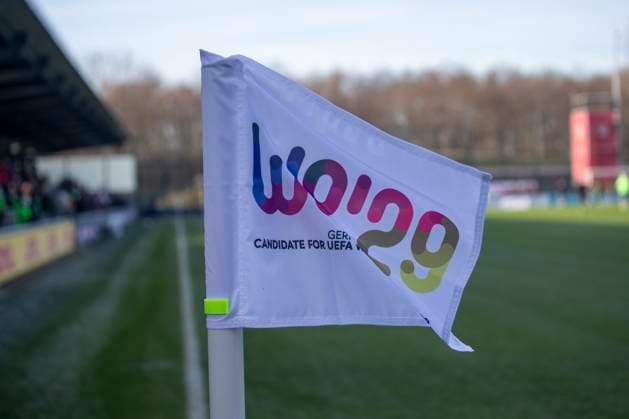 GER, Leipzig, Fußball, Google Pixel Frauen Bundesliga, 11. Spieltag, RB Leipzig vs. VFL Wolfsburg im Bild v.l.: Eckfahne DFB Aktionsspieltag Kandidatur Frauen WM 2029 23.11.2025, RB Leipzig Training Akademie, Cottaweg Leipzig DFB REGULATIONS PROHIBIT ANY USE OF PHOTOGRAPHS AS IMAGE SEQUENCES AND OR QUASI-VIDEO, Copyright: HMBxMedia PaulxFritz