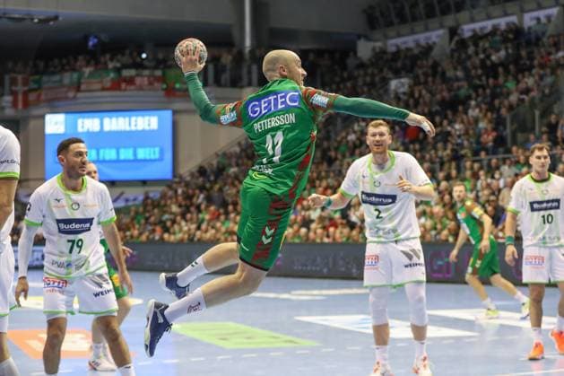 22.11.2025, xgox, Handball - Daikin HBL SC Magdeburg - HSG Wetzlar emspor, v.l. Daniel Pettersson (Magdeburg, 11) wirft Tor, Torschuetze, erzielt Tor, Treffer, scores the goal Magdeburg