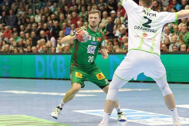 22.11.2025, xgox, Handball - Daikin HBL SC Magdeburg - HSG Wetzlar emspor, v.l. Philipp Weber (Magdeburg, 20) am Ball, plays the ball Magdeburg