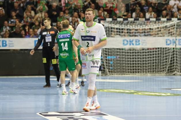 22.11.2025, xgox, Handball - Daikin HBL SC Magdeburg - HSG Wetzlar emspor, v.l. Nikola Grahovac (Wetzlar, 2) enttaeuscht, schaut enttaeuscht, niedergeschlagen, disappointed Magdeburg