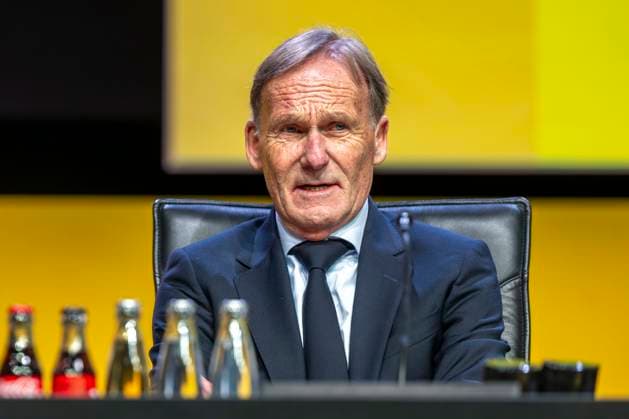 23.11.25, Mitgliederversammlung von Borussia Dortmund in den Westfalenhallen Dortmund. Geschäftsführer Hans Joachim Aki Watzke betritt die Bühne. Copyright: xInderlied Kirchner-Mediax
