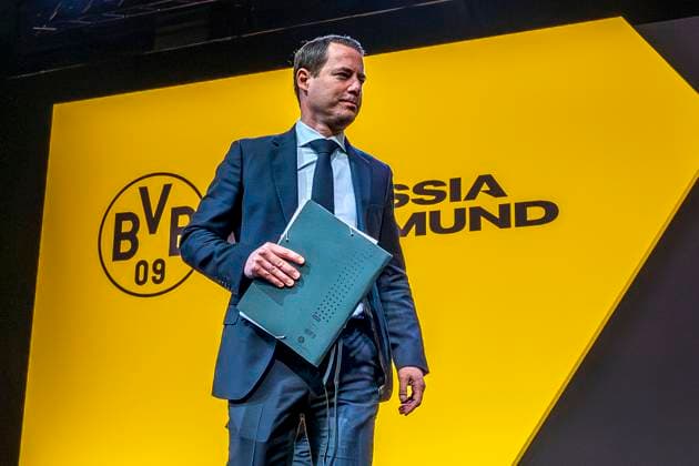 23.11.25, Mitgliederversammlung von Borussia Dortmund in den Westfalenhallen Dortmund. Geschäftsführer Lars Ricken betritt die Bühne. Copyright: xInderlied Kirchner-Mediax