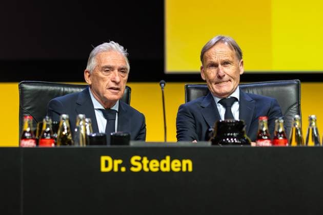 23.11.2025, Fussball, Saison 2025 2026, 1. Bundesliga, Mitgliederversammlung Borussia Dortmund, v. l. Präsident Dr. Reinhold Lunow (Borussia Dortmund), Vorsitzender der Geschäftsführung Hans-Joachim Watzke (Borussia Dortmund), Dortmund Messe Wetsfalenhalle NRW Deutschland xRHR-FOTO DEx Copyright: DennisxEwert RHR-FOTOx RHR-FOTO DE