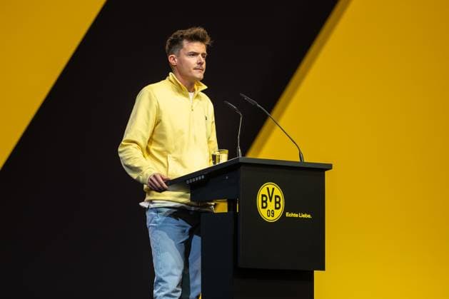 23.11.2025, Fussball, Saison 2025 2026, 1. Bundesliga, Mitgliederversammlung Borussia Dortmund, Leiter der BVB Fan- und Förderabteilung Tobias Westerfellhaus, Dortmund Messe Wetsfalenhalle NRW Deutschland xRHR-FOTO DEx Copyright: DennisxEwert RHR-FOTOx RHR-FOTO DE