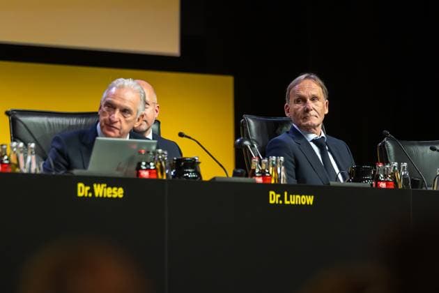 23.11.2025, Fussball, Saison 2025 2026, 1. Bundesliga, Mitgliederversammlung Borussia Dortmund, v. l. Präsident Dr. Reinhold Lunow (Borussia Dortmund), Vorsitzender der Geschäftsführung Hans-Joachim Watzke (Borussia Dortmund), Dortmund Messe Wetsfalenhalle NRW Deutschland xRHR-FOTO DEx Copyright: DennisxEwert RHR-FOTOx RHR-FOTO DE