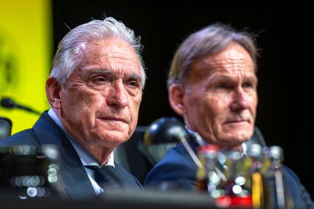 23.11.25, Mitgliederversammlung von Borussia Dortmund in den Westfalenhallen Dortmund. Präsident Dr. Reinhold Lunow (l) und Geschäftsführer Hans Joachim Watzke sitzen nebeneinander. Copyright: xInderlied Kirchner-Mediax