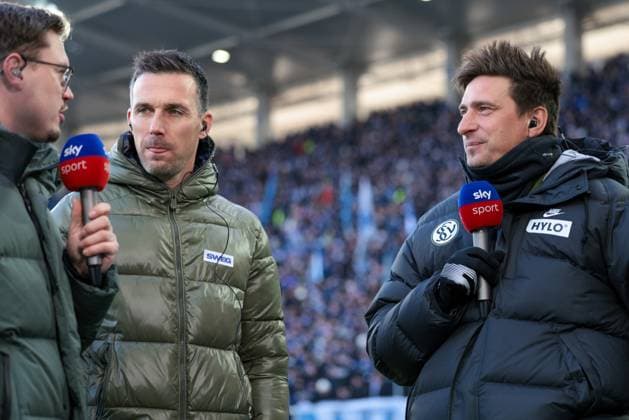 23.11.2025, xhettx, Fussball 2.Bundesliga, Karlsruher SC - SV Elversberg v.l. Christian Eichner (Karlsruher SC, Trainer) und Vincent Wagner (SV Elversberg, Trainer) (DFL DFB REGULATIONS PROHIBIT ANY USE OF PHOTOGRAPHS as IMAGE SEQUENCES and or QUASI-VIDEO) Karlsruhe