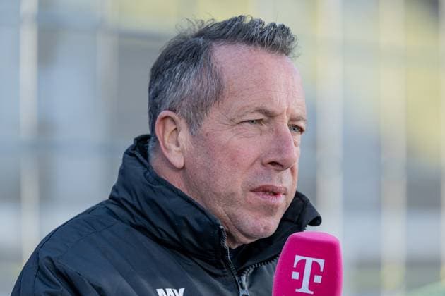 Markus Kauczinski (Chef-Trainer, TSV 1860 Muenchen) beim Fernsehinterview mit Magentasport vor der Partie Portrait Portraet GER, TSV 1860 Muenchen vs. 1. FC Saarbruecken, Fussball, 3. Bundesliga, 15. Spieltag, Saison 2025 2026, 23.11.2025. (DFL DFB REGULATIONS PROHIBIT ANY USE OF PHOTOGRAPHS as IMAGE SEQUENCES and or QUASI-VIDEO). GER, TSV 1860 Muenchen vs. 1. FC Saarbruecken, Fussball, 3. Bundesliga, 15. Spieltag, Saison 2025 2026, 23.11.2025. Muenchen Copyright: xEibner-Pressefoto HeikexFeinerx EP_HFR