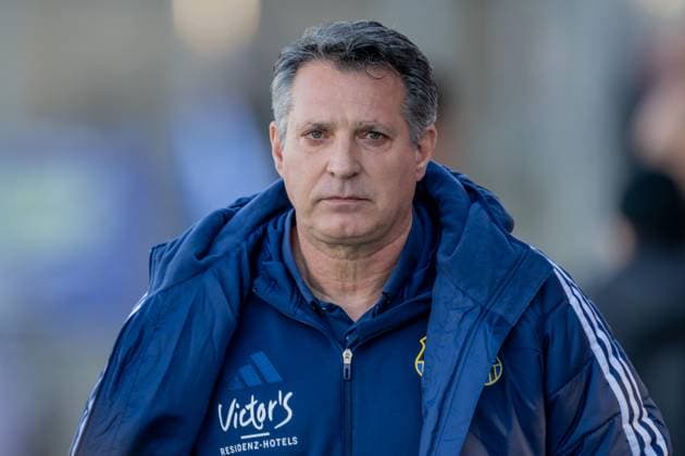 Alois Schwartz (Chef-Trainer, 1. FC Saarbruecken) GER, TSV 1860 Muenchen vs. 1. FC Saarbruecken, Fussball, 3. Bundesliga, 15. Spieltag, Saison 2025 2026, 23.11.2025. (DFL DFB REGULATIONS PROHIBIT ANY USE OF PHOTOGRAPHS as IMAGE SEQUENCES and or QUASI-VIDEO). GER, TSV 1860 Muenchen vs. 1. FC Saarbruecken, Fussball, 3. Bundesliga, 15. Spieltag, Saison 2025 2026, 23.11.2025. Muenchen Copyright: xEibner-Pressefoto HeikexFeinerx EP_HFR