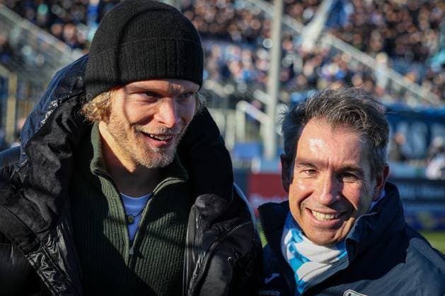 Jasper Verlaat 4 (TSV 1860 Muenchen) und Praesident Gernot Mang (TSV 1860 Muenchen) vor dem Spiel, TSV 1860 Muenchen vs. 1. FC Saarbruecken, Fussball, Dritte Liga, DFL, Saison 2025 2026, Hinrunde, 15. Spieltag, 23.11.2025 DFB regulations prohibit any use of photographs as image sequences and or quasi-video Muenchen Bayern Deutschland