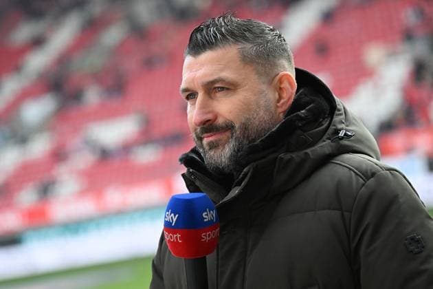 23.11.2025, xjhx, Fussball 2.Bundesliga, 1.FC Kaiserslautern - Holstein Kiel v.l. SKY Experte Torsten Tusche Mattuschka (DFL DFB REGULATIONS PROHIBIT ANY USE OF PHOTOGRAPHS as IMAGE SEQUENCES and or QUASI-VIDEO) Kaiserslautern