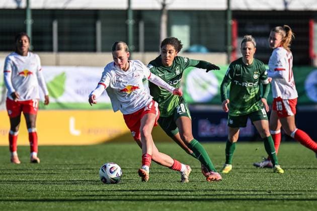 Fußball I Frauen I Saison 2025-2026 I Bundesliga I 11. Spieltag I RB Leipzig - VfL Wolfsburg I 23.11.2025 Marlene Müller (27, Rasenballsport Leipzig) wird im Zweikampf von Cora Zicai (28, VfL Wolfsburg) attackiert Leipzig RB Trainingszentrum, Cottaweg 7 Sachsen Deutschland Copyright: xLobeca InesxHähnelx