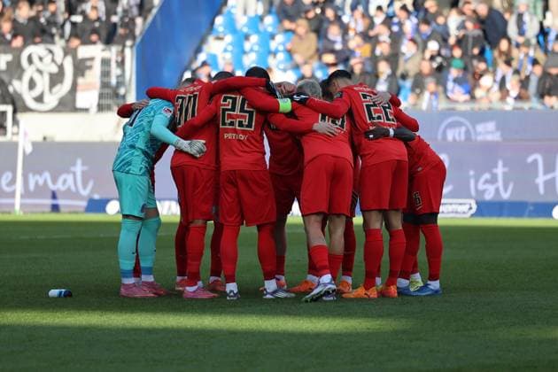 23.11.2025, Fussball, Herren, 2. Bundesliga, Saison 2025 2026, Karlsruher SC - SV 07 Elversberg, Die Mannschaft (SV 07 Elversberg) Karlsruhe BBBank Wildpark Baden-Württemberg Deutschland (DEU) Copyright: xSebastianxBachx