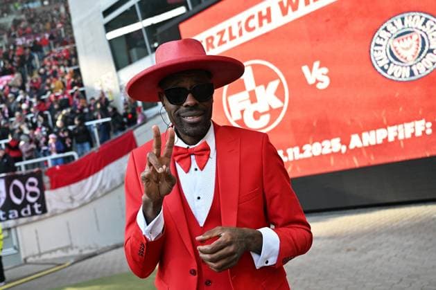 23.11.2025, xjhx, Fussball 2.Bundesliga, 1.FC Kaiserslautern - Holstein Kiel v.l. Mohamadou Mo Idrissou (DFL DFB REGULATIONS PROHIBIT ANY USE OF PHOTOGRAPHS as IMAGE SEQUENCES and or QUASI-VIDEO) Kaiserslautern