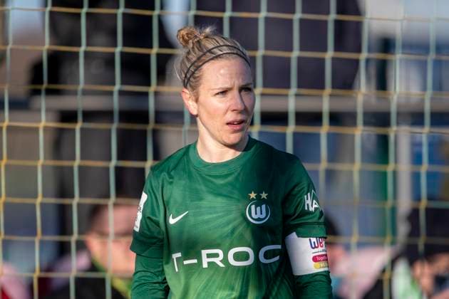 GER, Leipzig, Fußball, Google Pixel Frauen Bundesliga, 11. Spieltag, RB Leipzig vs. VFL Wolfsburg im Bild v.l.: Svenja Huth (VFL Wolfsburg 10), mit Kapitaensbinde DFB Kampagne WE 29 Bewerbung um Frauen EM 2029 23.11.2025, RB Leipzig Training Akademie, Cottaweg Leipzig DFB REGULATIONS PROHIBIT ANY USE OF PHOTOGRAPHS AS IMAGE SEQUENCES AND OR QUASI-VIDEO, Copyright: HMBxMedia PaulxFritz