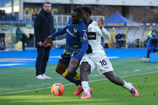 Jean-Daniel Akpa Akpro of Hellas Verona FC during the soccer match between Hellas Verona FC and Parma Calcio, MD12 of Serie A Enilive Italian soccer championship 2025 2026 at Marcantonio Bentegodi Stadium on November 23, 2025, Verona, Italy.  Copyright: xRobertoxTommasini IPAxSportx xipa-agency.netx xx IPA_68293363 IPA_Agency_IPA68293363