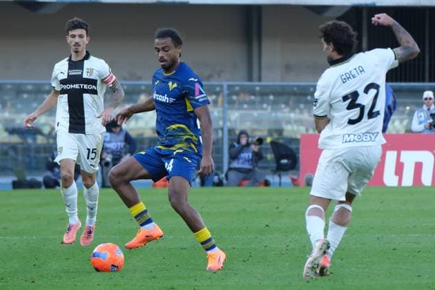 Antoine Bernede of Hellas Verona FC during the soccer match between Hellas Verona FC and Parma Calcio, MD12 of Serie A Enilive Italian soccer championship 2025 2026 at Marcantonio Bentegodi Stadium on November 23, 2025, Verona, Italy.  Copyright: xRobertoxTommasini IPAxSportx xipa-agency.netx xx IPA_68293373 IPA_Agency_IPA68293373