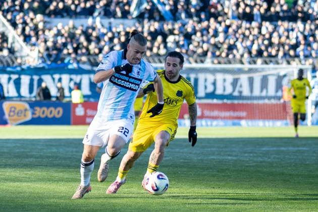 Calogero Rizzuto 7 (1. FC Saarbruecken) im Zweikampf mit Sigurd Haugen 22 (TSV 1860 Muenchen), TSV 1860 Muenchen vs. 1. FC Saarbruecken, 3. Liga, 15. Spieltag, 23.11.2025 DFB regulations prohibit any use of photographs as image sequences and or quasi-video Muenchen Bayern Deutschland