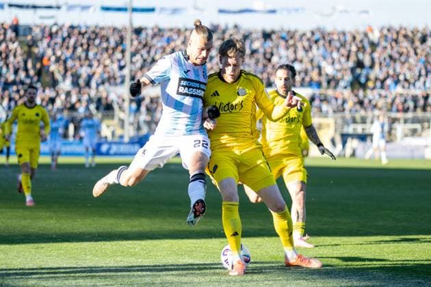 Sigurd Haugen 22 (TSV 1860 Muenchen) im Zweikampf mit Joel Bichsel 27 (1. FC Saarbruecken), TSV 1860 Muenchen vs. 1. FC Saarbruecken, 3. Liga, 15. Spieltag, 23.11.2025 DFB regulations prohibit any use of photographs as image sequences and or quasi-video Muenchen Bayern Deutschland